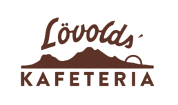 Logo for Løvolds Kafeteria i Bodø. Midnattsol bak fjell med Lövolds' over og Kafeteria under.